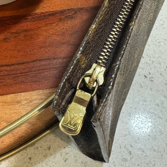 Louis Vuitton Authentic Vintage Monogram Pouch - Picture 7 of 9